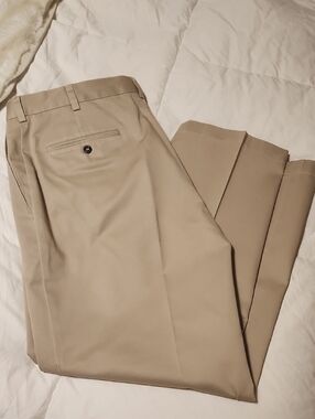 Jos. A. Bank Men's Dress Pants in Khaki/Tan